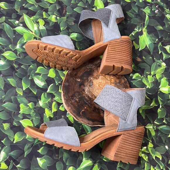 Sorel steel, blue and brown large, chunky sandal heel - Picture 7 of 9